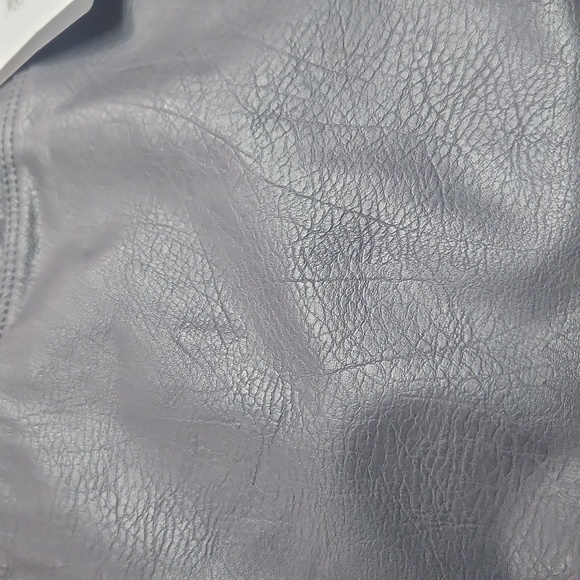 Lysse Faux Textured Leather Sculpting Leggings - Picture 6 of 6